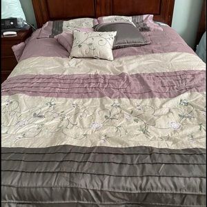 Hampton Bay light mauve and gray comforter set